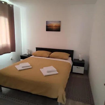 With Parking Space Rogotin, Neretva Delta - Usce Neretve - 23141